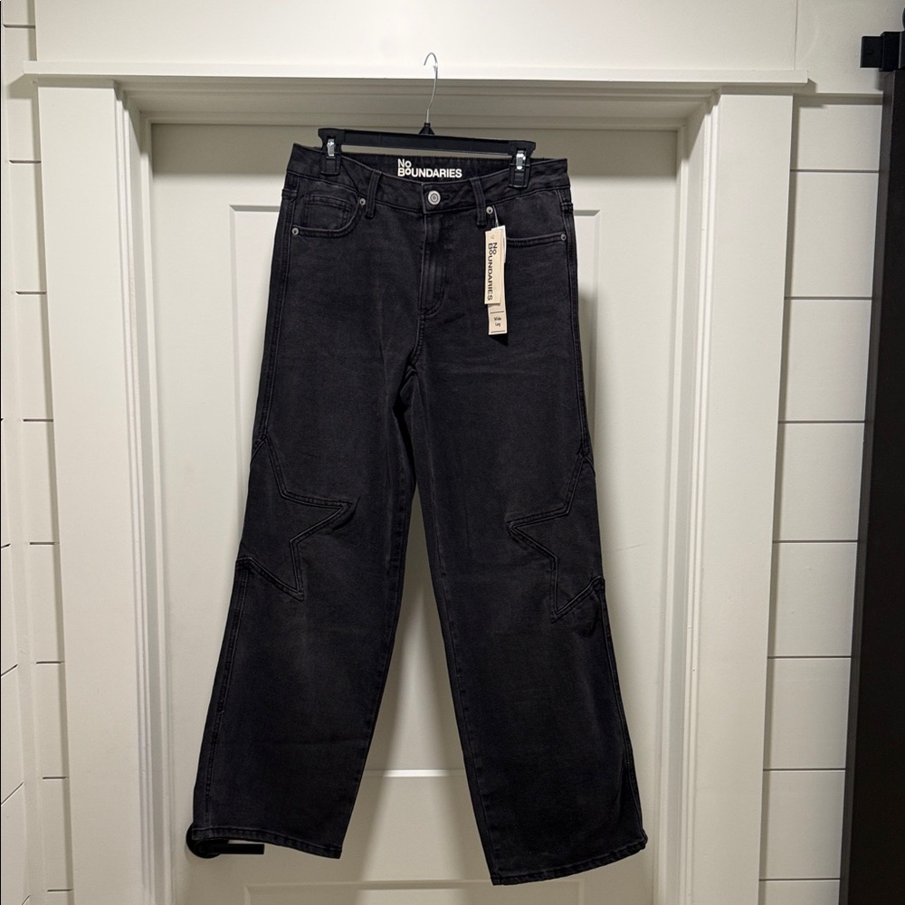 No Boundaries Women's Black Flare Jeans, Stars on both legs. Size 6